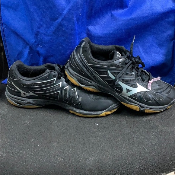 Mizuno Volleyball Shoes - Picture 3 of 7
